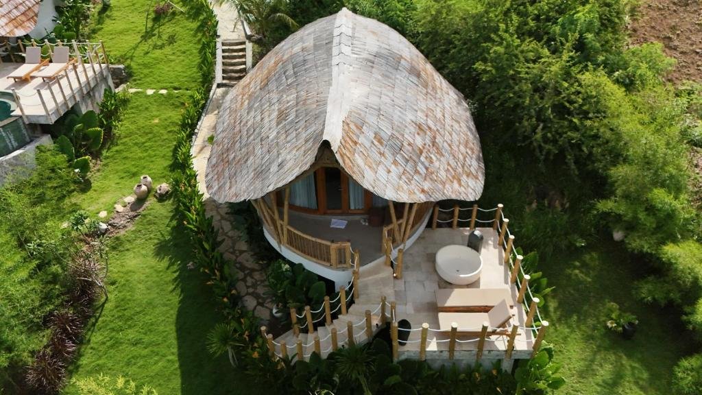 Aerial bungalow with terrace tub